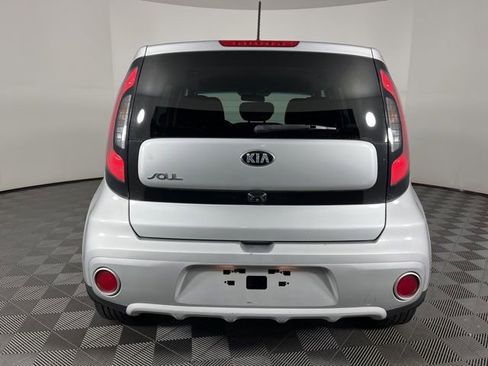 Used 2019 Kia Soul + image 9