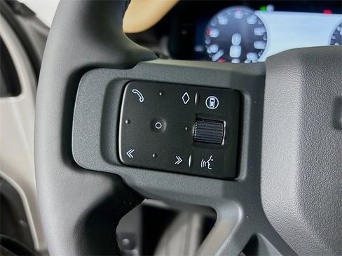 New 2026 Land Rover Defender 110 X-Dynamic SE image 10