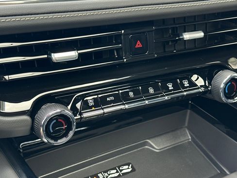 New 2025 Chevrolet Suburban Premier image 23