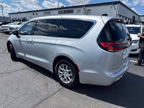 Used 2026 Chrysler Pacifica Select FWD image 6