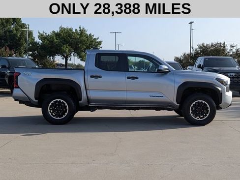 Used 2025 Toyota Tacoma TRD Off-Road AWD/4WD image 4