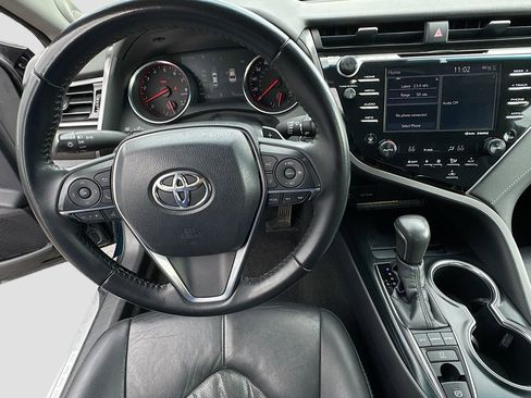 Used 2018 Toyota Camry XSE image 11