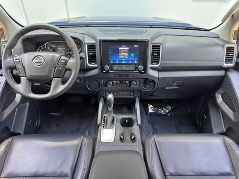 Used 2023 Nissan Frontier SV w/ SV Premium Package RWD image 12