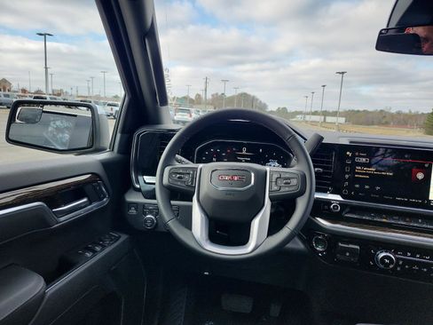 New 2026 GMC Sierra 1500 SLE image 10
