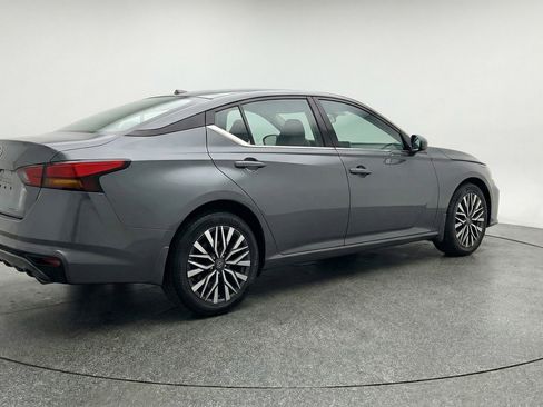 Used 2025 Nissan Altima 2.5 SV image 9