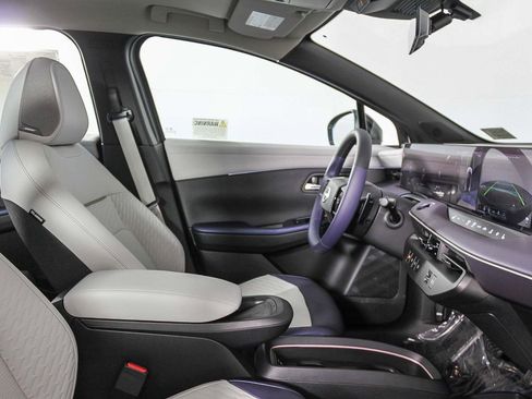 New 2026 Nissan Leaf Platinum+ w/ Cargo Package (Platinum+) image 16