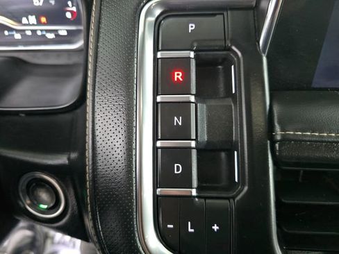 Used 2022 GMC Yukon SLT w/ SLT Luxury Package AWD/4WD image 18