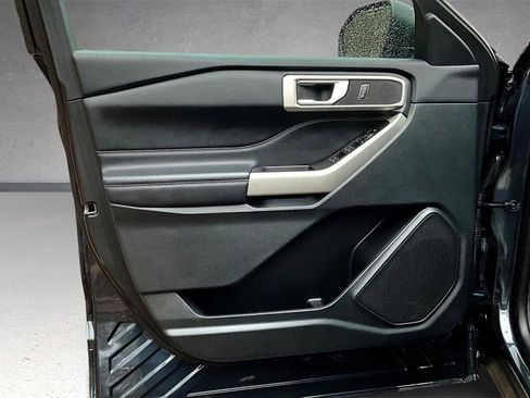 Used 2023 Ford Explorer XLT image 19