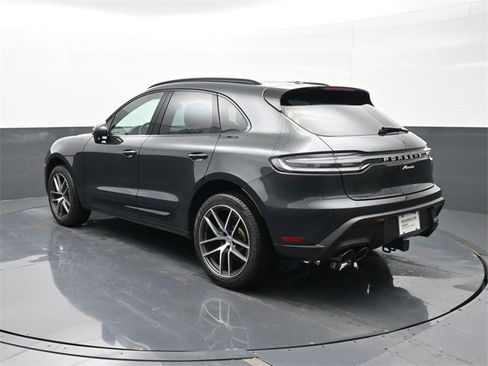 Used 2025 Porsche Macan image 3