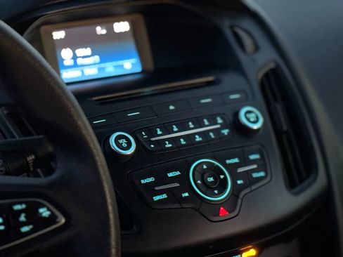 Used 2015 Ford Focus SE w/ Reverse Sensing Package image 15