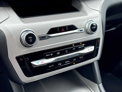 Certified 2023 Ford Explorer XLT AWD/4WD image 28