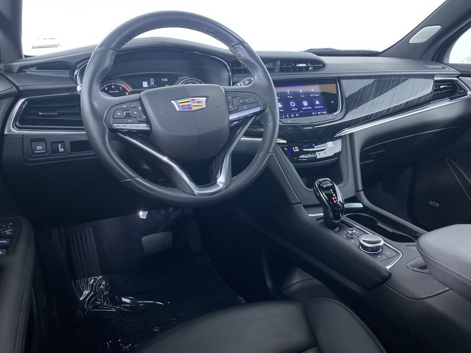 Certified 2025 Cadillac XT6 Premium Luxury FWD image 2