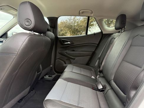 Used 2025 Chevrolet Trax LT image 25