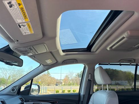 Used 2017 Honda Pilot Touring image 22