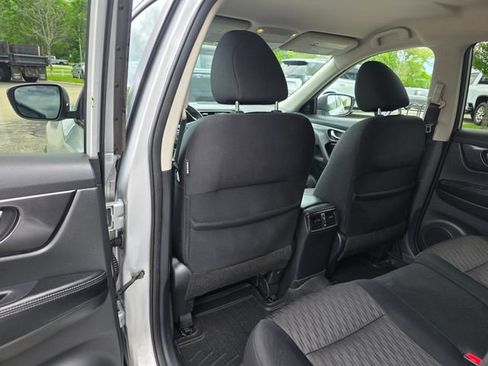 Used 2017 Nissan Rogue SV AWD/4WD image 17