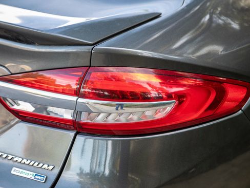 Used 2018 Ford Fusion Titanium image 9