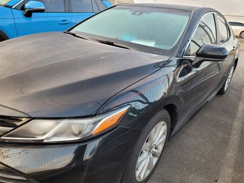 Used 2020 Toyota Camry LE image 9