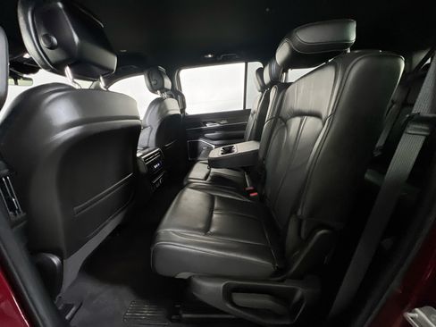 Used 2022 Jeep Wagoneer Series II AWD/4WD image 25
