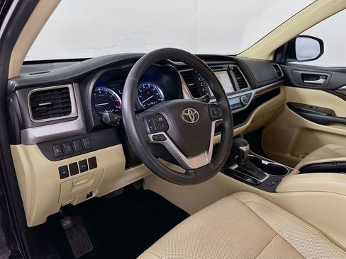 Used 2017 Toyota Highlander Limited image 9