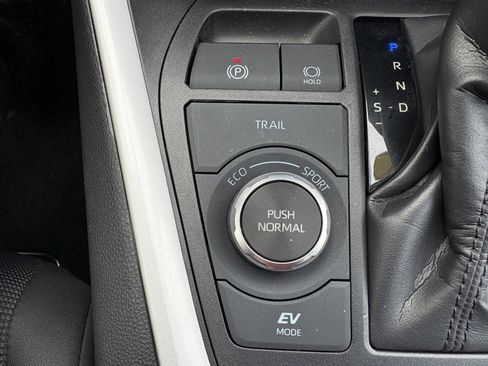 Used 2024 Toyota RAV4 LE AWD/4WD image 19