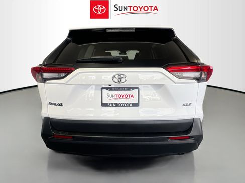 Used 2021 Toyota RAV4 XLE w/ Convenience Package image 5