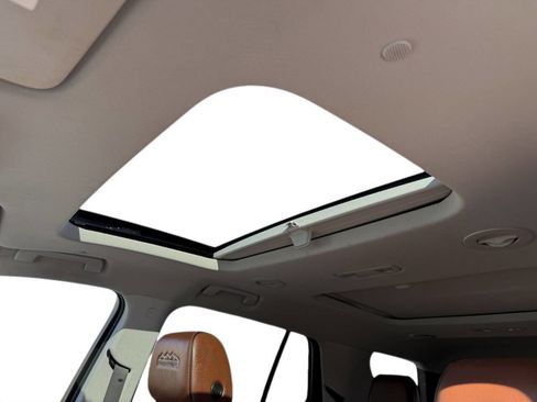 Used 2018 Chevrolet Traverse High Country image 7