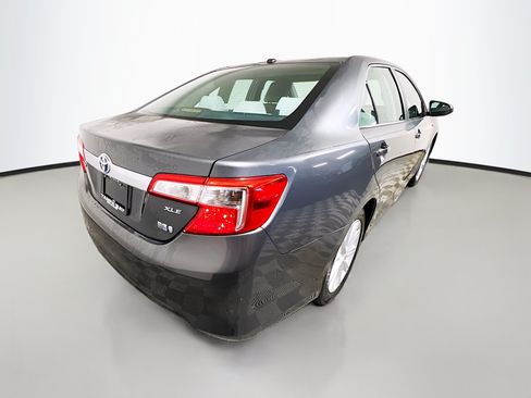 Used 2012 Toyota Camry XLE w/ Convenience Pkg FWD image 4