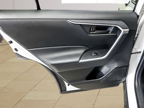 Certified 2025 Toyota RAV4 LE FWD image 18