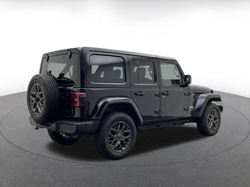 Used 2025 Jeep Wrangler Unlimited Sahara AWD/4WD image 9