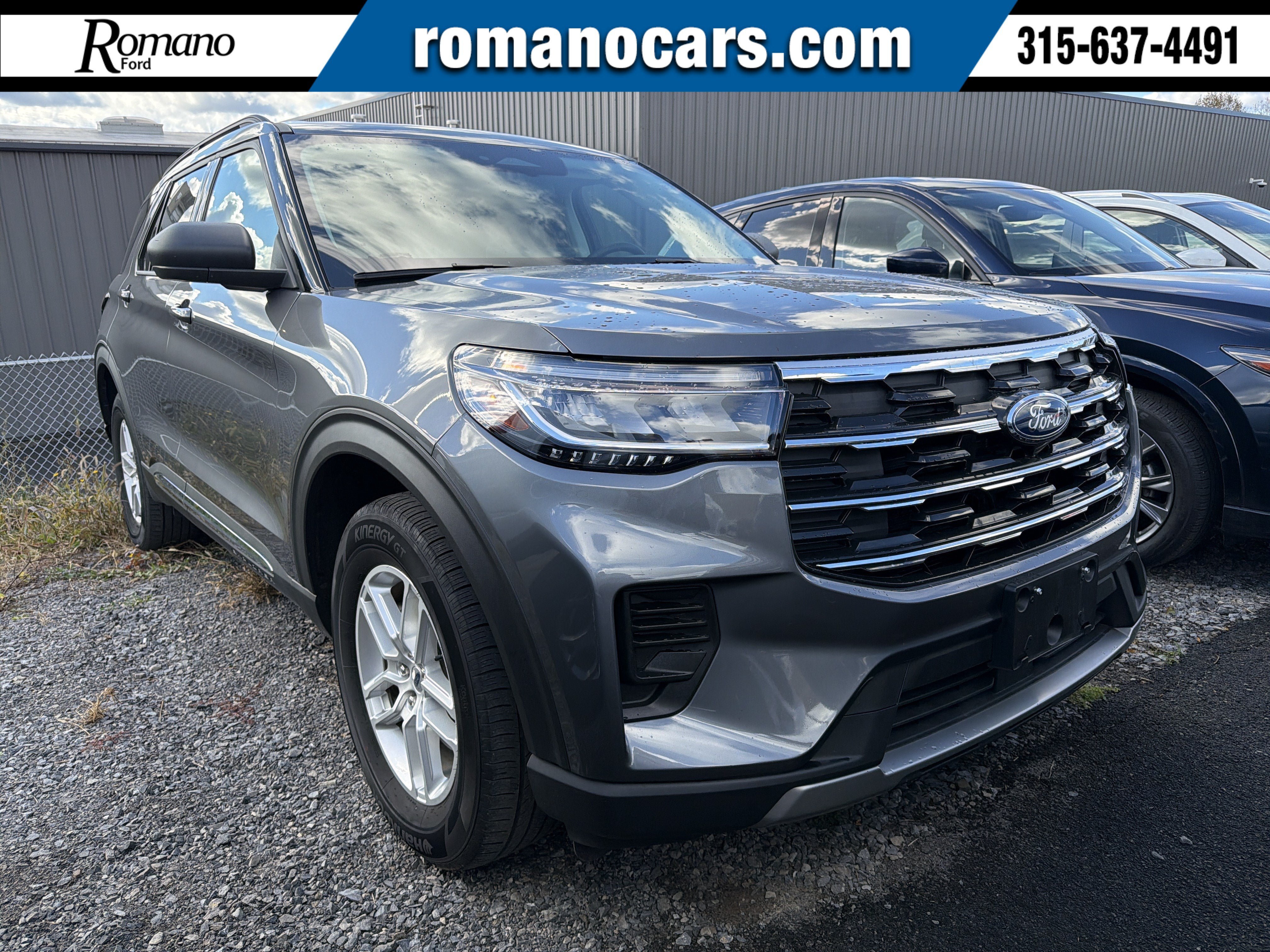 Used 2025 Ford Explorer Active AWD/4WD image 1