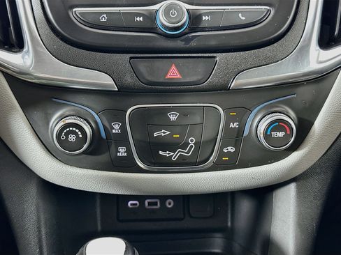 Used 2020 Chevrolet Equinox LS w/ LS Convenience Package FWD image 22