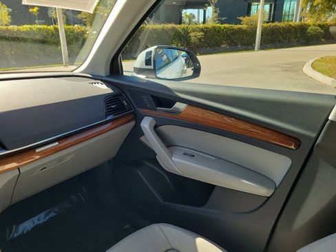 Used 2023 Audi Q5 2.0T Premium w/ Convenience Package image 13