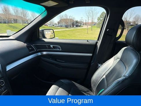 Used 2016 Ford Explorer XLT w/ Equipment Group 202A AWD/4WD image 18