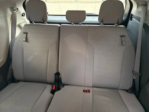 Used 2023 Toyota Sienna LE FWD image 21