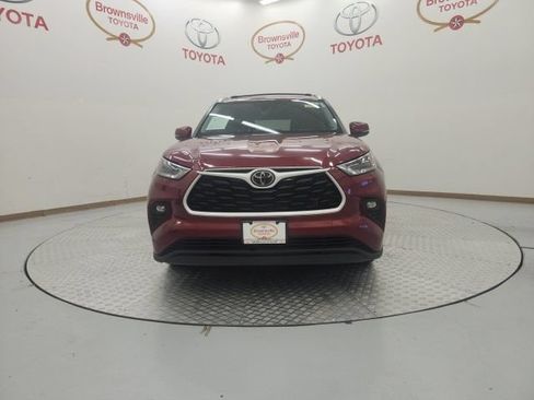 Used 2021 Toyota Highlander XLE FWD image 4