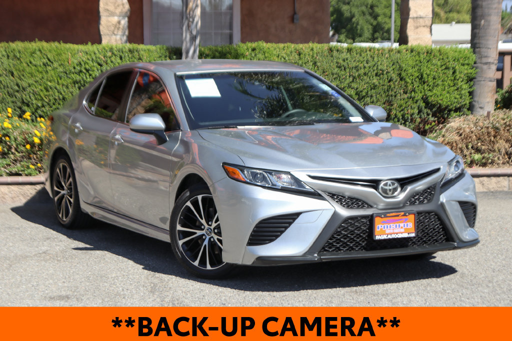 Used 2018 Toyota Camry SE FWD image 2
