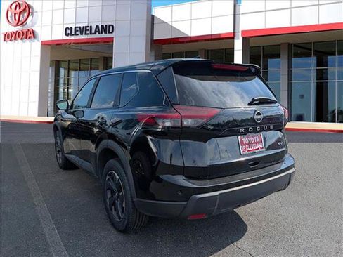 Used 2024 Nissan Rogue SV FWD image 4