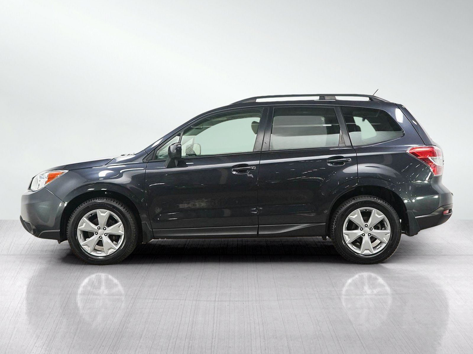 Used 2015 Subaru Forester 2.5i Premium w/ All-Weather Package AWD/4WD image 2