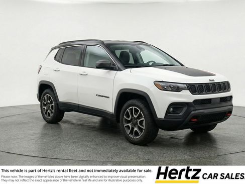 Used 2025 Jeep Compass Trailhawk w/ Trailer Tow Group AWD/4WD image 1