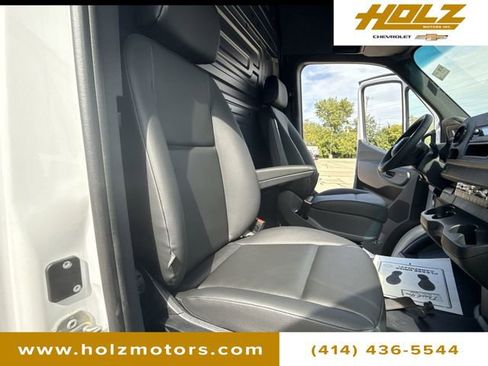 Used 2025 Mercedes-Benz Sprinter 2500 image 22