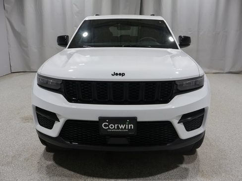 Certified 2025 Jeep Grand Cherokee Altitude AWD/4WD image 7