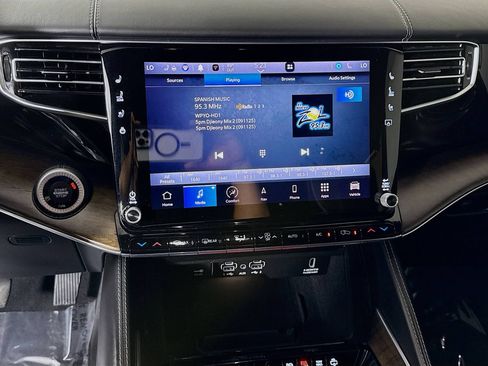 Used 2022 Jeep Grand Wagoneer Series II w/ Premium Group II image 16