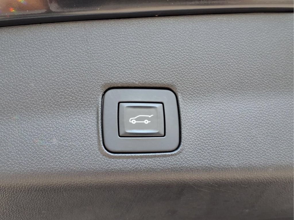 Certified 2021 Chevrolet TrailBlazer RS w/ Sun and Liftgate Package FWD image 32