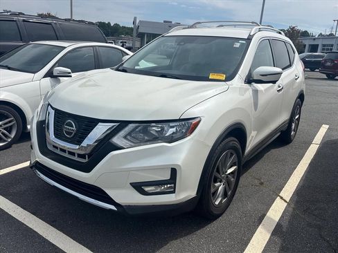 Used 2019 Nissan Rogue SV w/ Premium Package FWD image 2