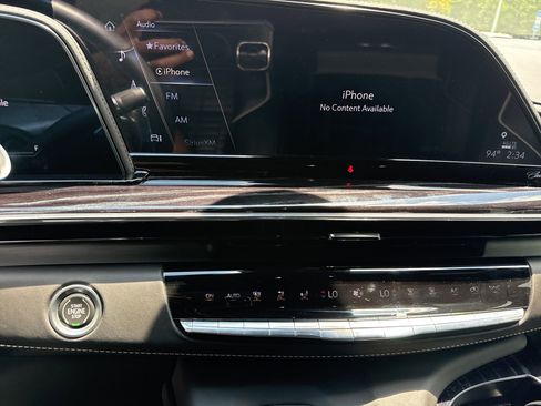 Used 2023 Cadillac Escalade ESV V AWD/4WD image 19