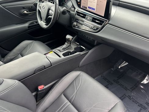 Certified 2025 Lexus ES 300h w/ Luxury Package image 33