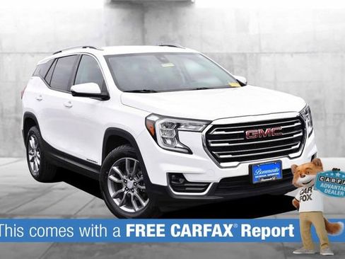 Used 2024 GMC Terrain SLT image 2