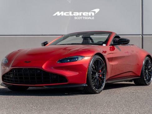Used 2022 Aston Martin V8 Vantage Roadster RWD image 3