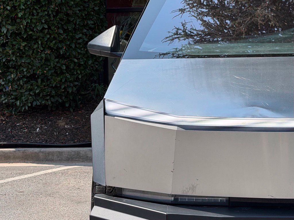 Used 2025 Tesla Cybertruck AWD Crew Cab image 4