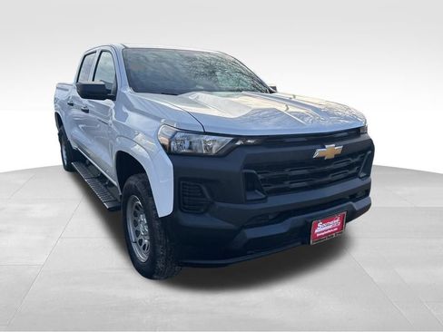 Certified 2024 Chevrolet Colorado W/T image 12